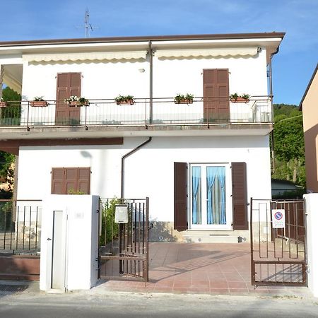 La Perla Del Magra Holidays House Монте-Марчелло Экстерьер фото
